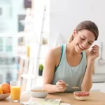 ¿Qué es mejor desayunar fruta o huevo?